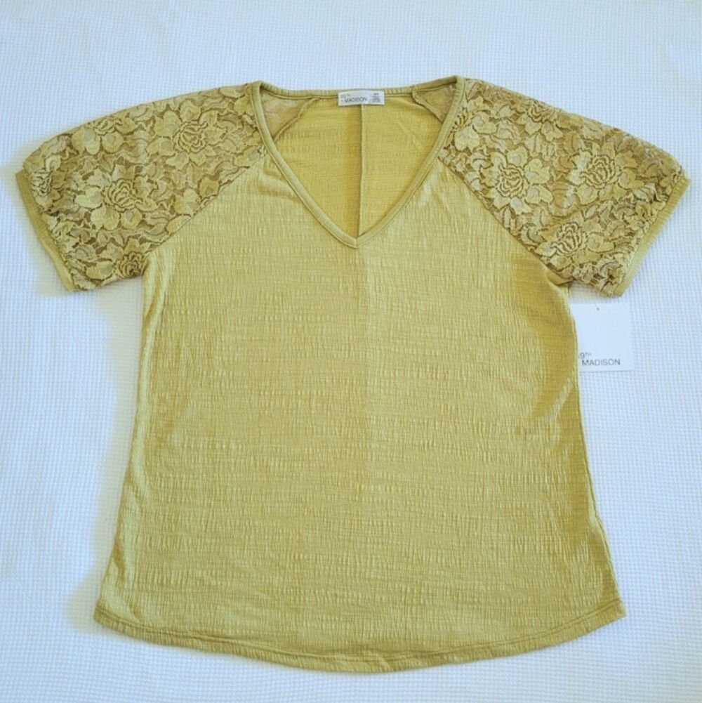 89th + Madison Floral💐Lace Sleeve Top - NWT - Picture 1 of 14